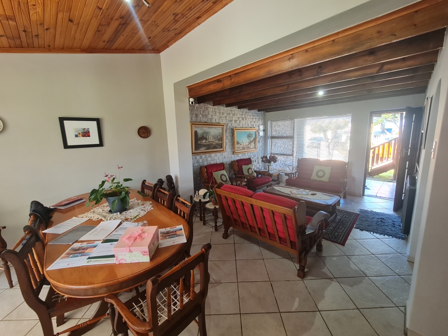 3 Bedroom Property for Sale in Wavecrest Eastern Cape